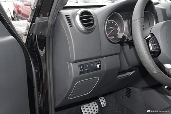 2016款北京BJ40L 2.3T自动四驱尊享版