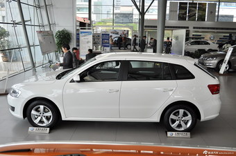 2013款朗行1.6L自动风尚型 雅致白