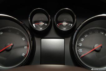 2014款君威2.0自动领先时尚型