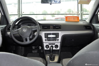 2013款朗行1.6L自动风尚型 雅致白