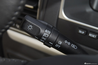 2016款吉利帝豪1.5L自动三厢向上版