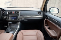 2015款哈弗H8 2.0T自动四驱精英型