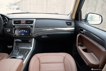 2015款哈弗H8 2.0T自动四驱精英型