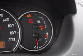 2015款雨燕1.5L手动限定版