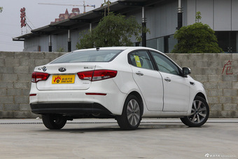 2015款起亚K2 1.4L自动Premium三厢