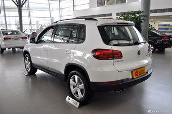 2013款途观1.8TSI自动舒适版两驱 极光白