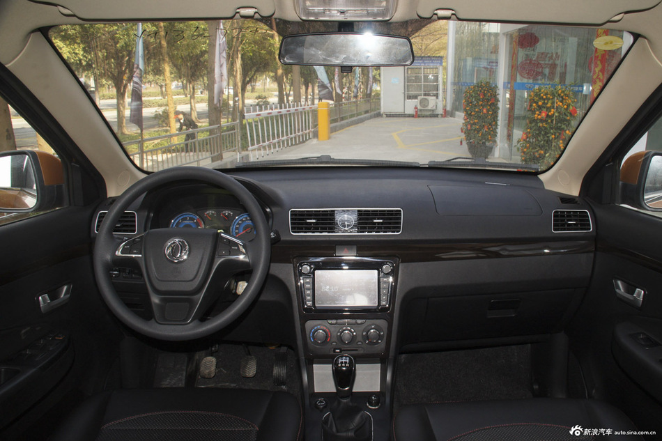 2015款风光360欧洲柴油版1.3T手动豪华型7座