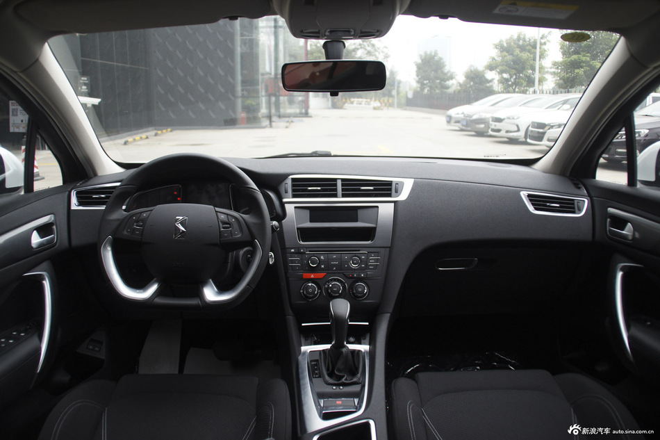 2016款DS 6 1.6T自动舒适版THP160