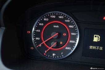 2016款上汽大通G10 2.0T手动豪华版