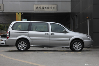2014款GL8商务车2.4L自动经典版