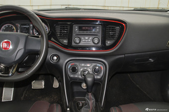 2014款菲亚特致悦1.4T自动运动版