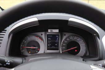 2015款五十铃mu-X 3.0T自动四驱探索型