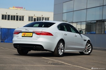 2016款捷豹XF 2.0T自动两驱R-Sport运动版