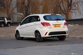 2015款绅宝D20两厢1.5L自动乐享版