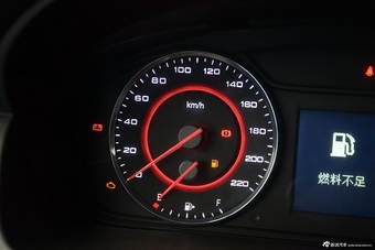 2016款上汽大通G10 2.0T自动旗舰版