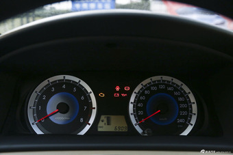 2013款花冠1.6L手动豪华版