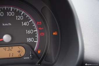 2015款奥拓1.0L自动限定版