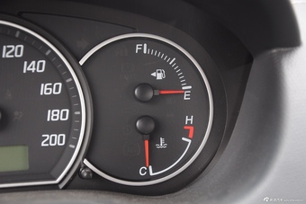 2015款雨燕1.5L自动限定版