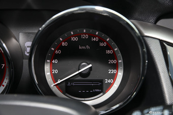 2014款奔腾B70 2.0L手动豪华型