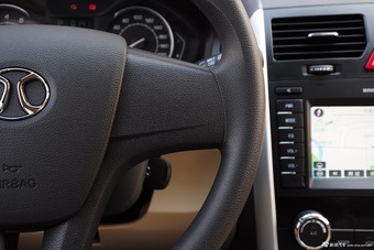 2015款绅宝D20两厢1.5L自动乐享版