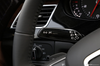 2016款奥迪A8L 3.0T自动45TFSI quattro豪华型