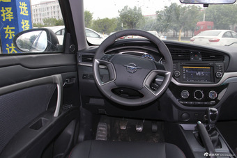 2015款海马M6 1.5T手动豪华型