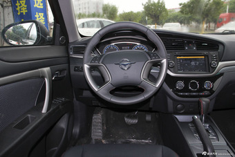 2015款海马M6 1.5T自动豪华型