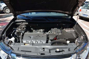 2016款欧蓝德2.4L自动四驱尊贵版7座