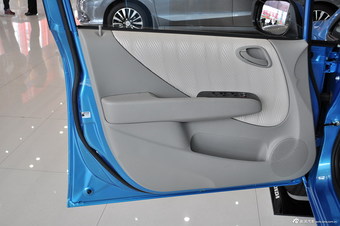 2014款理念1.3L手动舒适型 巴黎蓝