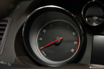 2014款君威2.0自动领先时尚型