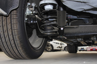 2015款起亚K2 1.4L自动Premium三厢