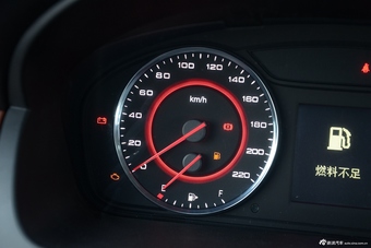 2016款上汽大通G10 2.0T自动精英版