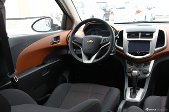 2014款爱唯欧两厢1.6L自动风尚版到店实拍