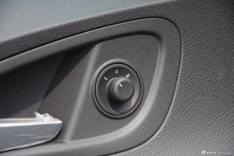 2015款GL8商务车2.4L豪华商务尊享版