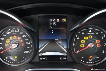 2016款奔驰V级 V260 2.0T自动尊贵版