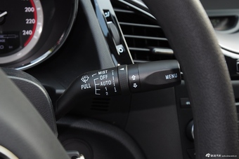 2016款奔腾B70 2.0L自动尊享型