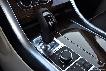 2015款揽胜运动版3.0 V6 SC 锋尚创业版