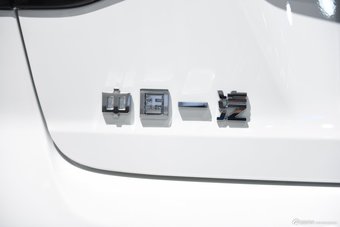 2015上海车展：奔腾B90