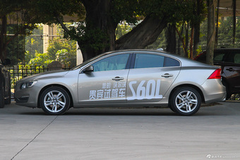 2016款沃尔沃S60L 2.0T自动 T5智驭版