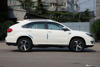 2015款比亚迪S7 2.0T自动尊贵版