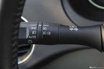 2014款雷诺科雷傲2.5L四驱豪华版