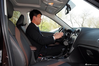 2015款传祺GS5速博1.8T自动四驱豪华导航版