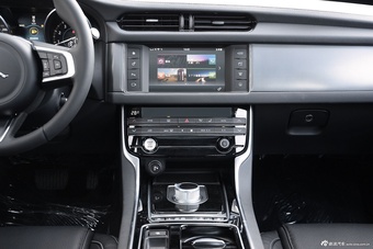 2016款捷豹XF 2.0T自动两驱R-Sport运动版