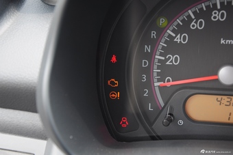 2015款奥拓1.0L自动限定版