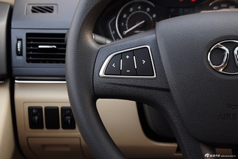 2015款绅宝D20两厢1.5L自动乐享版