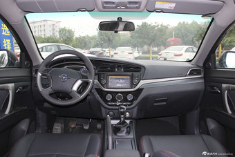 2015款海马M6 1.5T手动豪华型图片