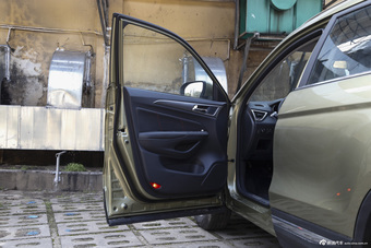 2014款长安CS75 1.8T自动精英型国5