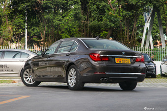 2013款宝马7系730Li豪华型