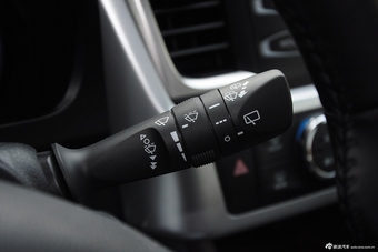 2015款汉兰达2.0T自动两驱豪华版