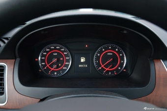 2016款上汽大通G10 2.0T自动精英版